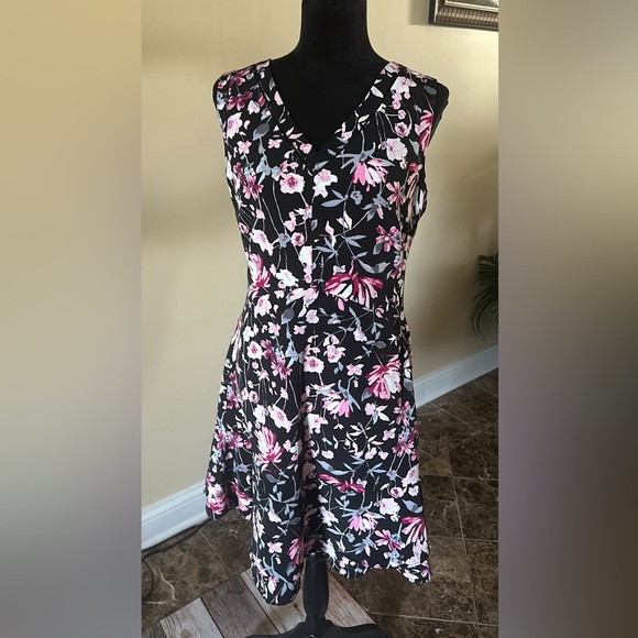 NWOT WHBM Fit and Flare Dress 10 - Picture 1 of 7